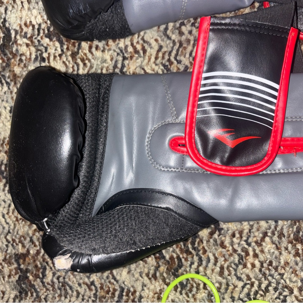 Boxing Essentials Bundle Everlast Boxing Gloves +… - image 3